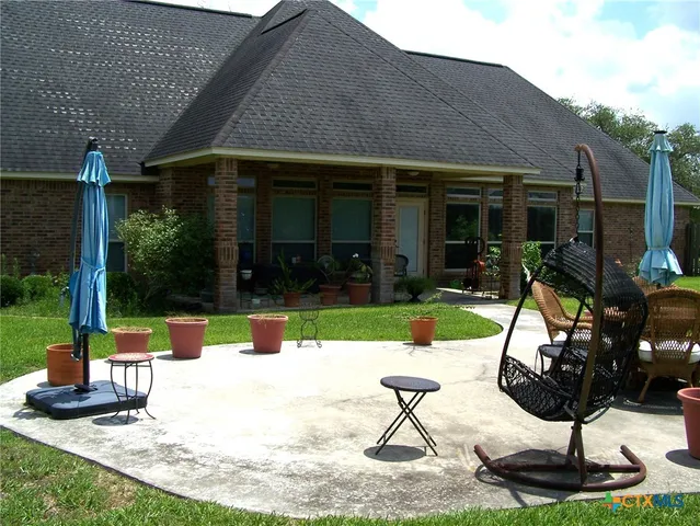 $550,000 | 101 Laurel Oak Circle, Cuero, TX 77954