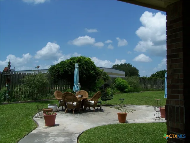$550,000 | 101 Laurel Oak Circle, Cuero, TX 77954