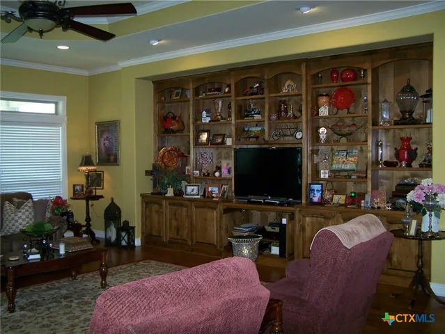 $550,000 | 101 Laurel Oak Circle, Cuero, TX 77954