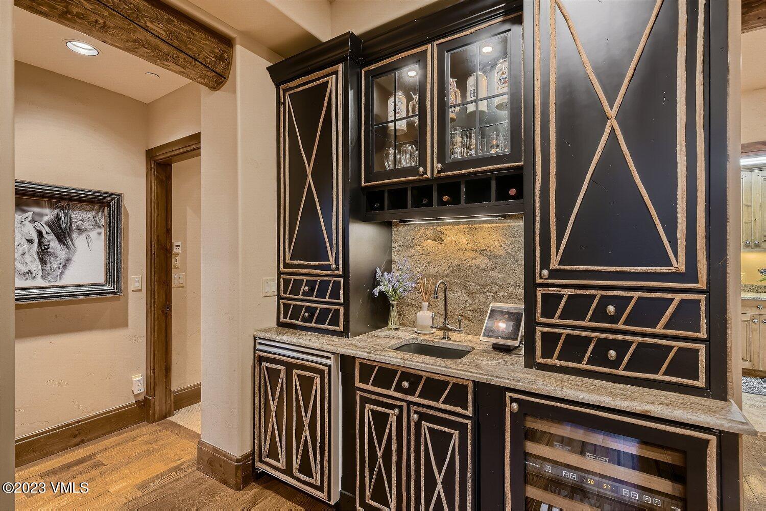 35 Cresta Road Edwards, CO 81632 - Photo 25 of 44 35 Cresta Court Wet Bar