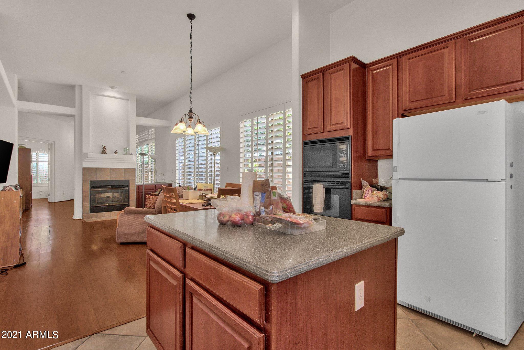 3138 East Amber Ridge Way Phoenix, AZ 85048 - Photo 11 of 30 Kitchen