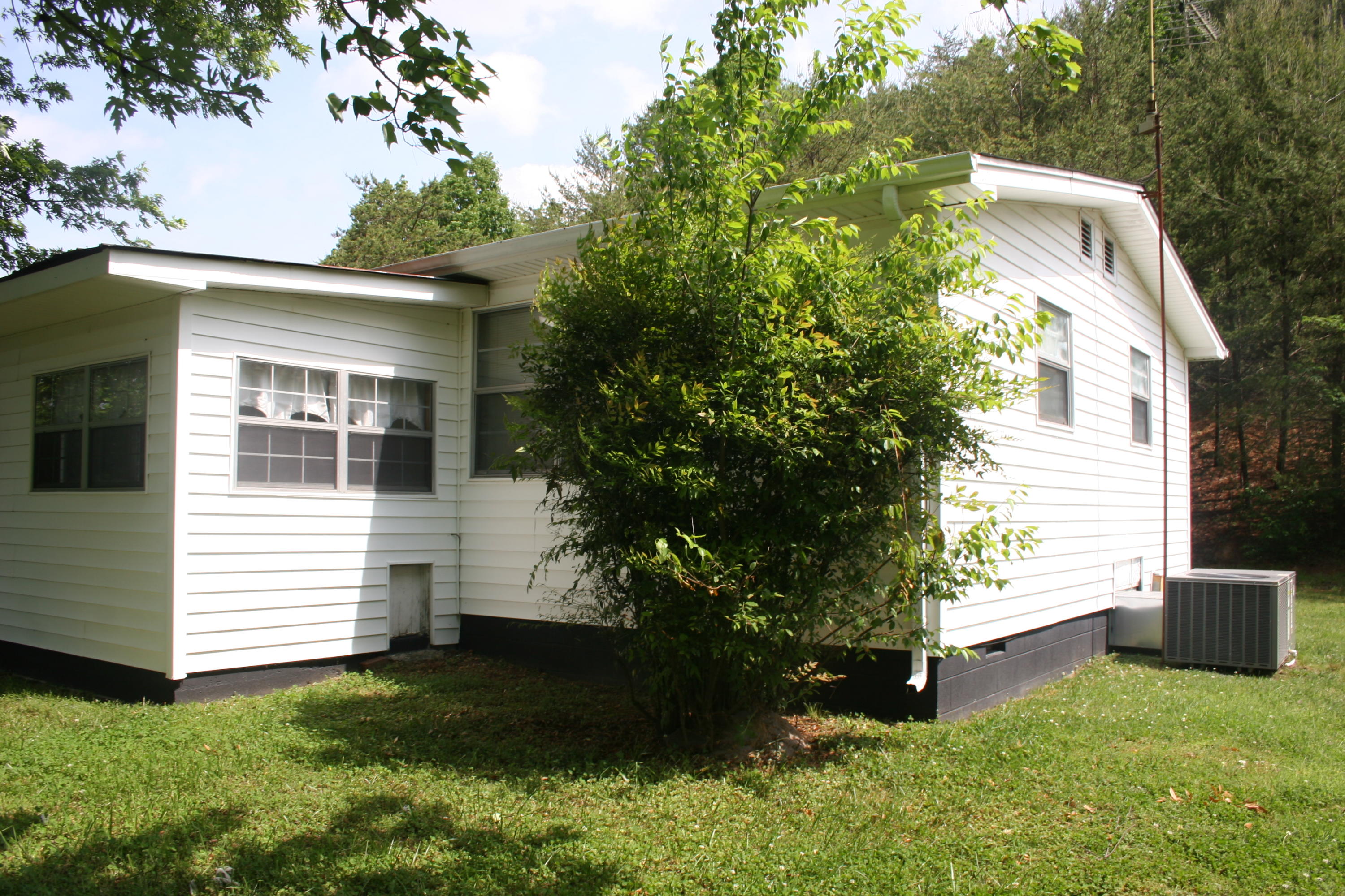 2815 Kiser Road Philadelphia, TN 37846 - Photo 3 of 32 IMG_5507