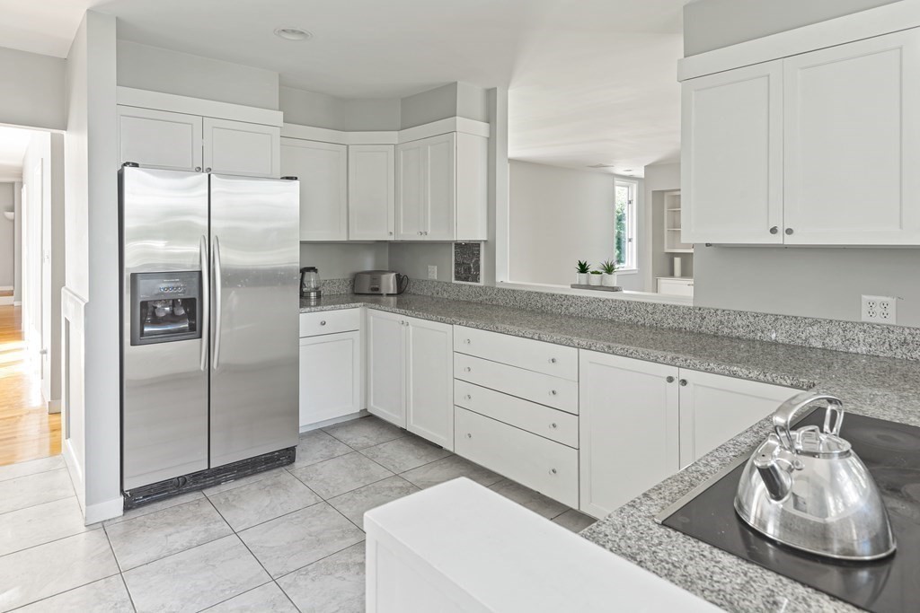 6 Davis Road Southborough, MA 01772 - Photo 16 of 38