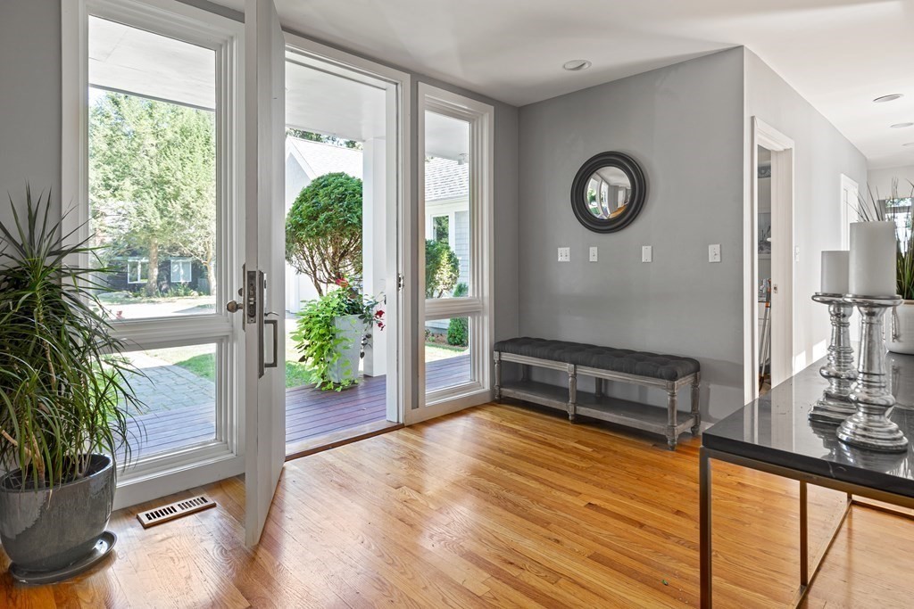 6 Davis Road Southborough, MA 01772 - Photo 7 of 38