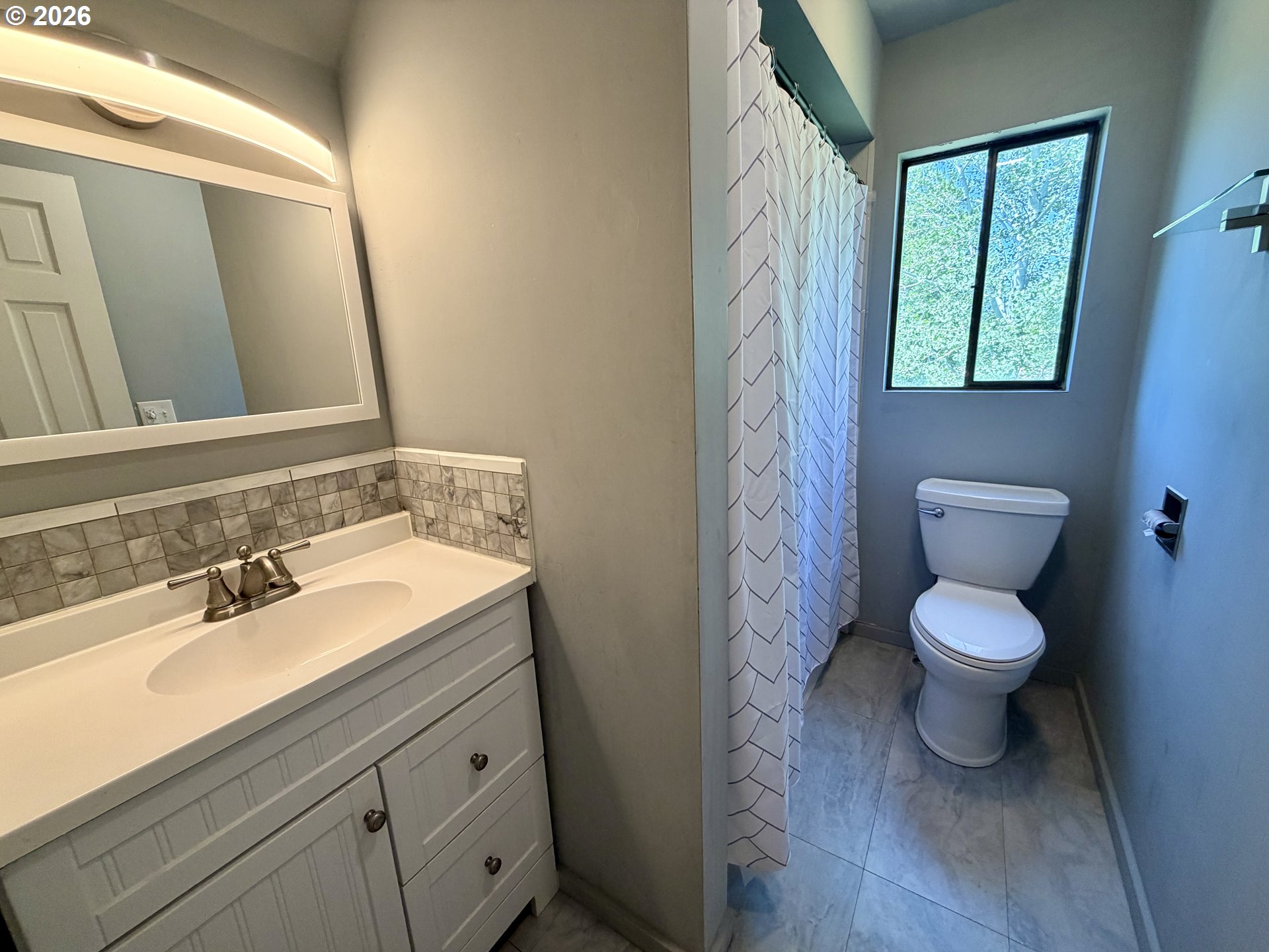 400 Walnut Street La Grande, OR 97850 - Photo 24 of 48 Bathroom