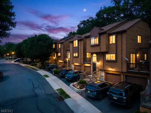 $575,000 | 7 Flintlock Terrace, Rockaway, NJ 07866