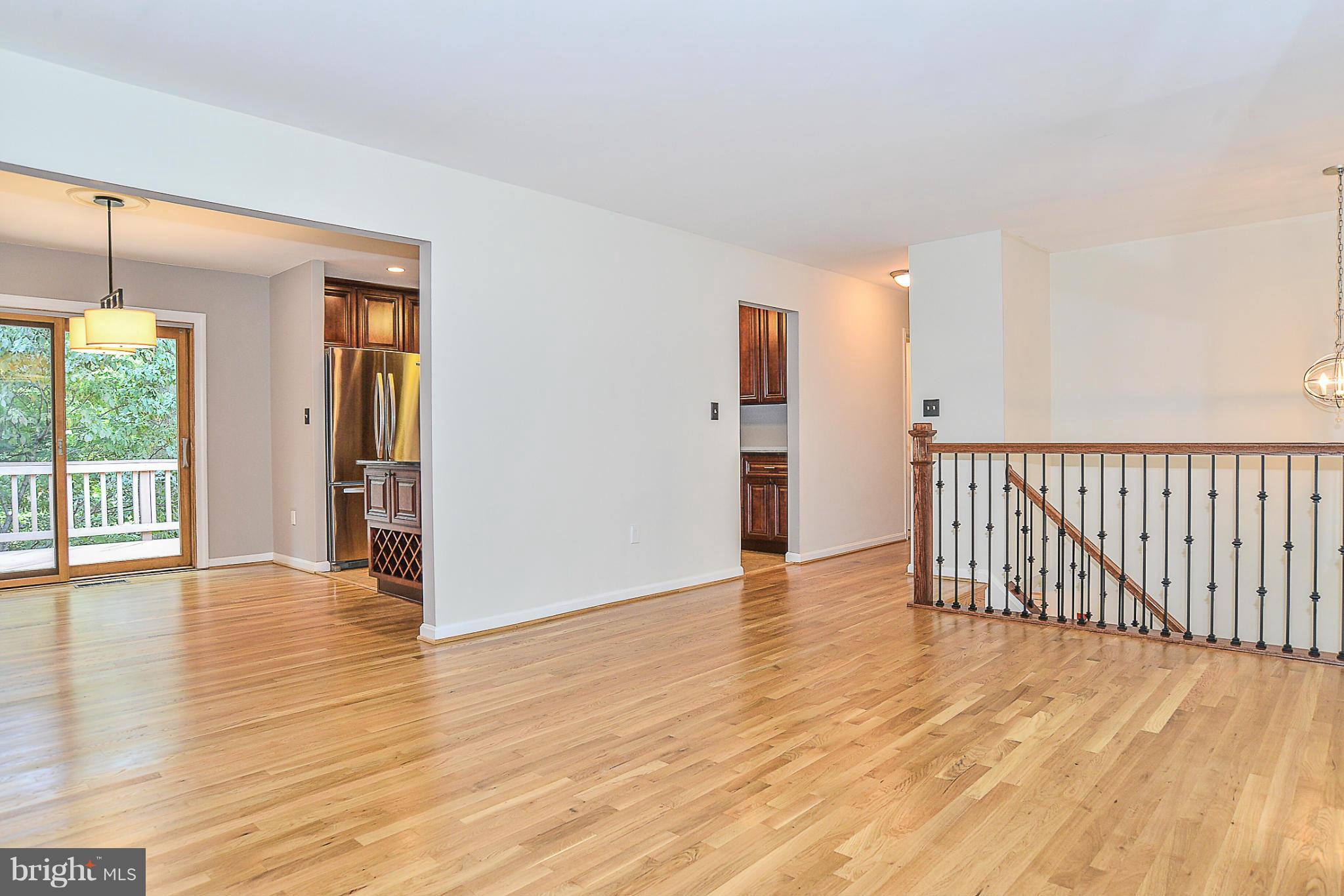 10807 Oldfield Drive Reston, VA 20191 - Photo 14 of 26 Living Room
