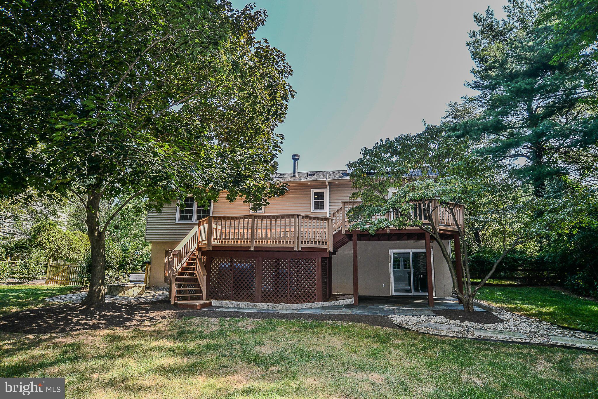 10807 Oldfield Drive Reston, VA 20191 - Photo 4 of 26 Fabulous fenced-in backyard