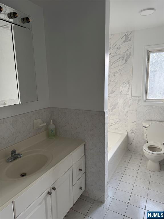 682 Probst Avenue, Unit B Fairview, NJ 07022 - Photo 5 of 12