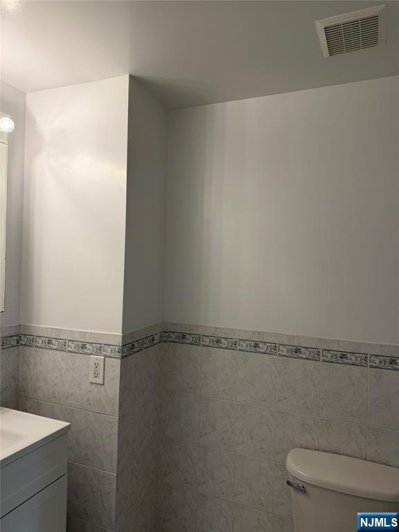 682 Probst Avenue, Unit B Fairview, NJ 07022 - Photo 10 of 12