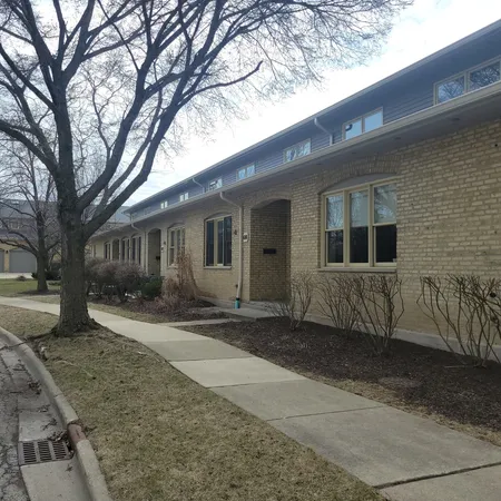 $4,750 | 686 Lyster Road, Highwood, IL 60040