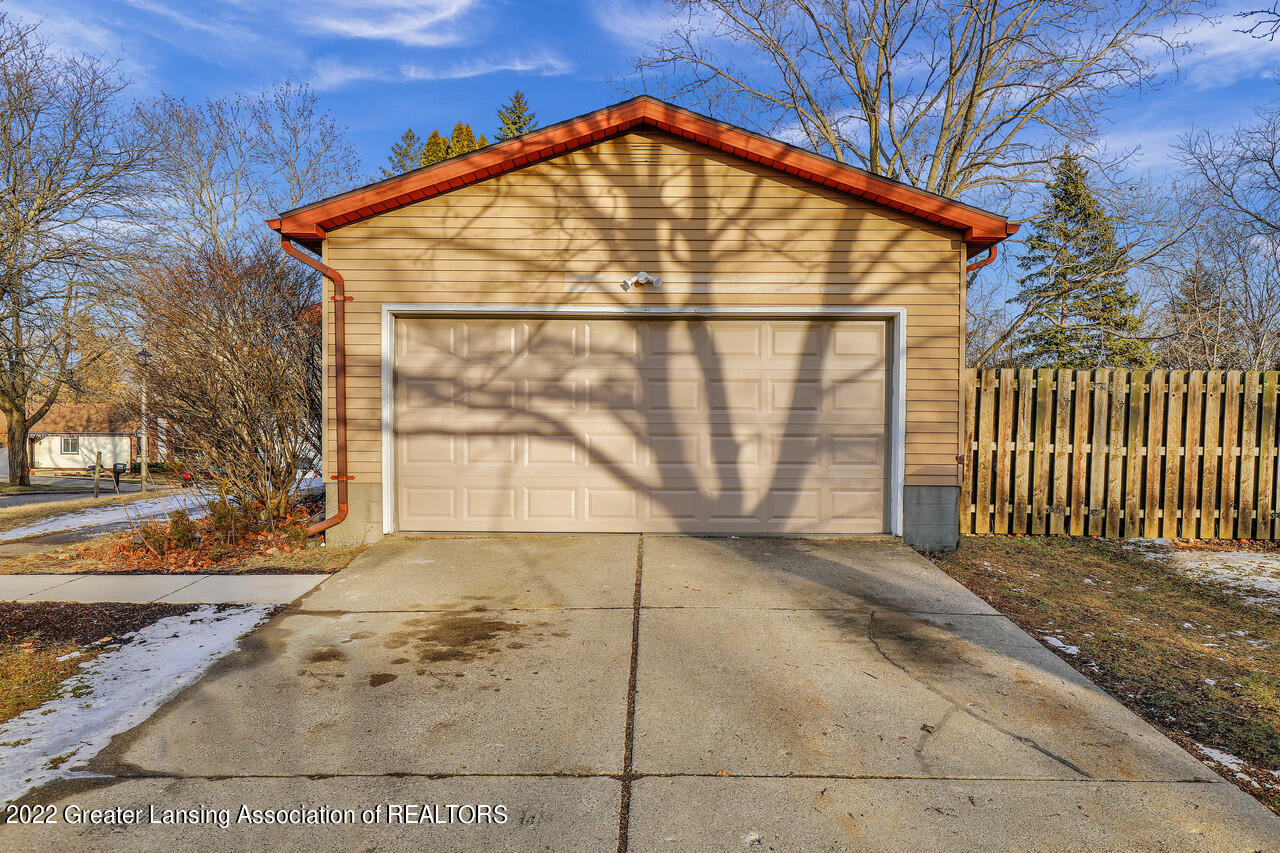 3117 Colchester Road Lansing, MI 48906 - Photo 37 of 38 _I3A1552