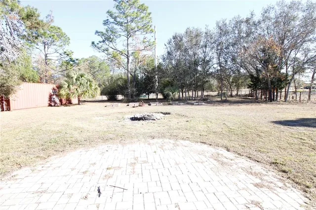 a view of a big room with closet and windows