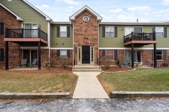 $245,000 | 1535 Raymond Drive, Unit 202, Naperville, IL 60563