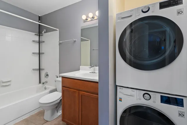 $245,000 | 1535 Raymond Drive, Unit 202, Naperville, IL 60563