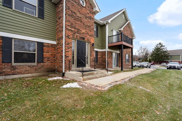 $245,000 | 1535 Raymond Drive, Unit 202, Naperville, IL 60563
