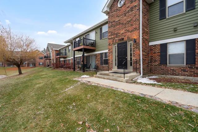 $245,000 | 1535 Raymond Drive, Unit 202, Naperville, IL 60563