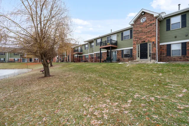 $245,000 | 1535 Raymond Drive, Unit 202, Naperville, IL 60563