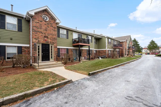 $245,000 | 1535 Raymond Drive, Unit 202, Naperville, IL 60563