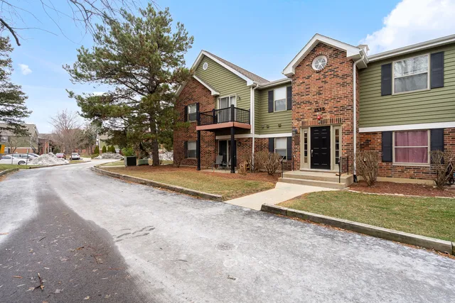 $245,000 | 1535 Raymond Drive, Unit 202, Naperville, IL 60563