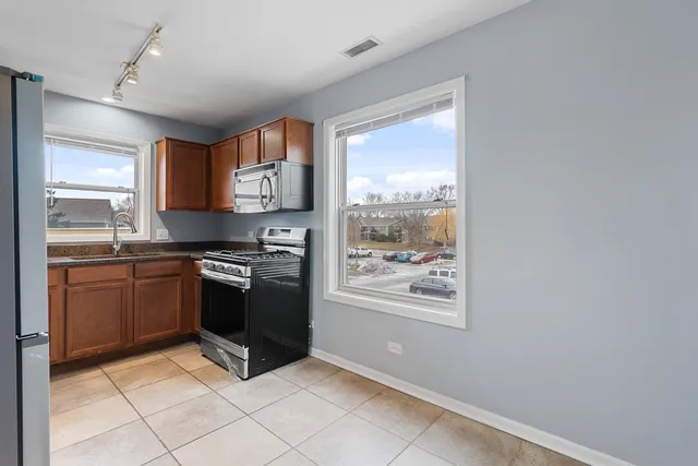 $245,000 | 1535 Raymond Drive, Unit 202, Naperville, IL 60563