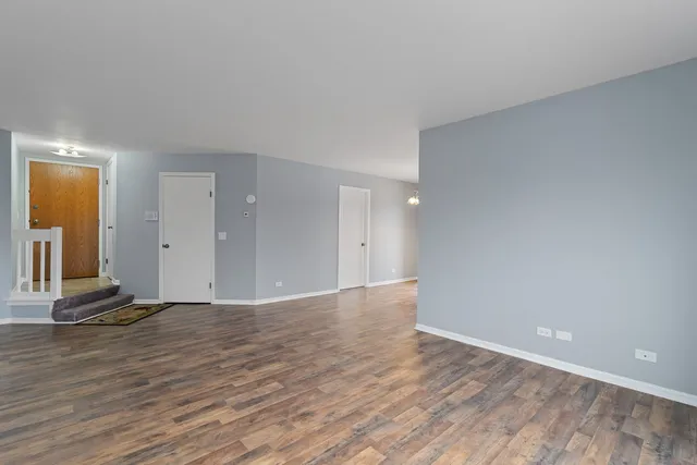 $245,000 | 1535 Raymond Drive, Unit 202, Naperville, IL 60563