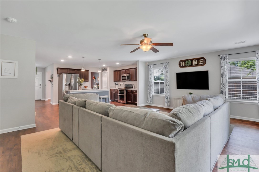 217 Crape Myrtle Court Springfield, GA 31329 - Photo 18 of 41 Living Room
