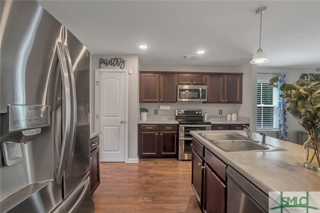 217 Crape Myrtle Court Springfield, GA 31329 - Photo 10 of 41 Kitchen