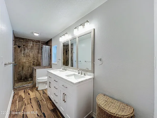 a view of a house with a tree