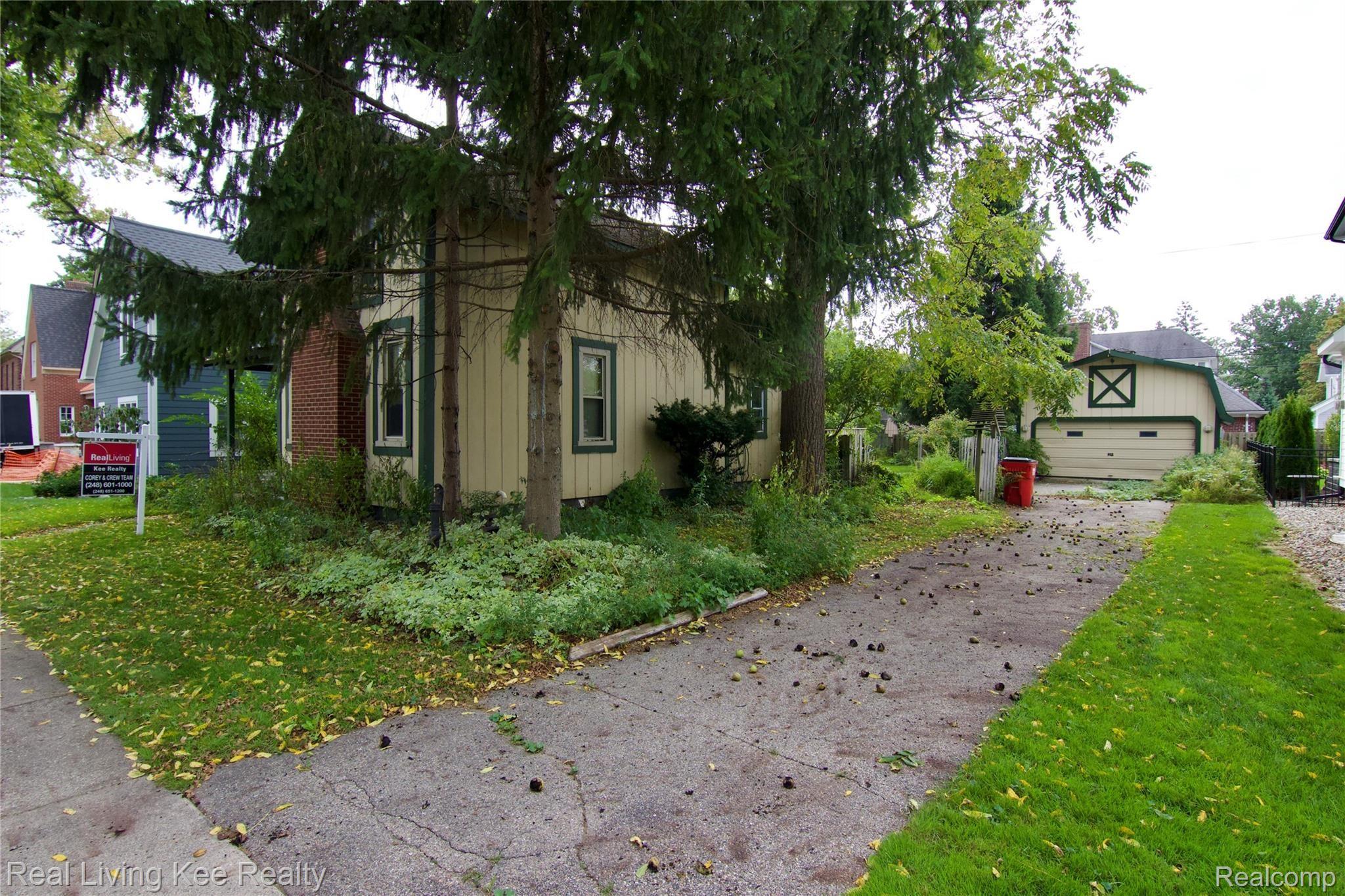 531 Harrison Street Rochester, MI 48307 - Photo 8 of 8 fullsizeoutput_963.jpeg