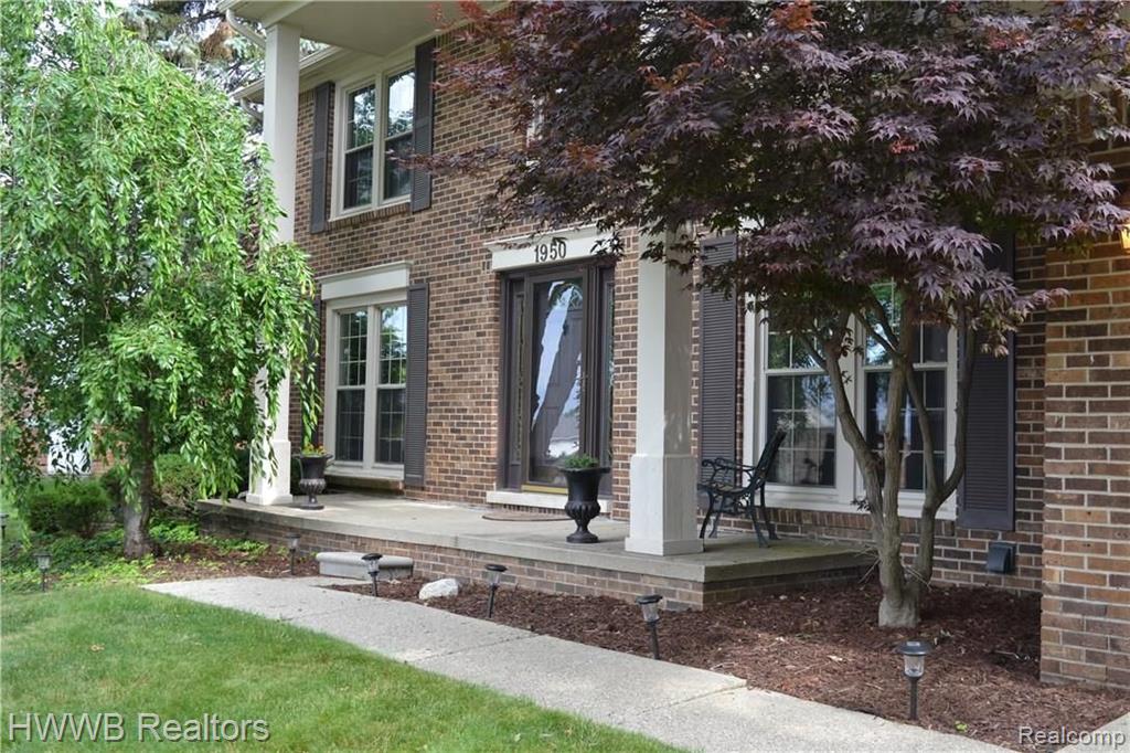 1950 Kilburn Road West Rochester Hills, MI 48306 - Photo 1 of 45