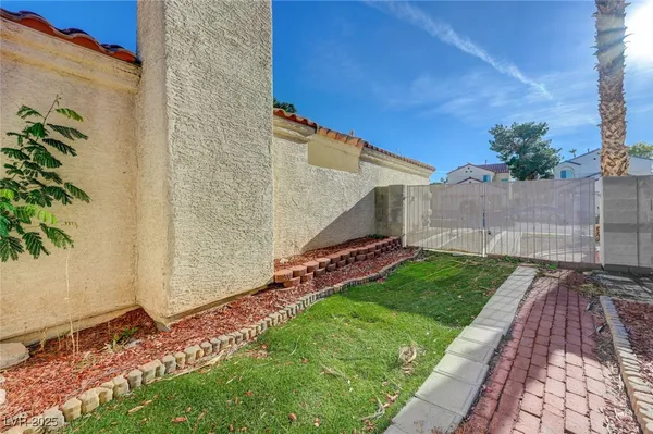 $415,000 | 2046 Waverly Circle, Henderson, NV 89014