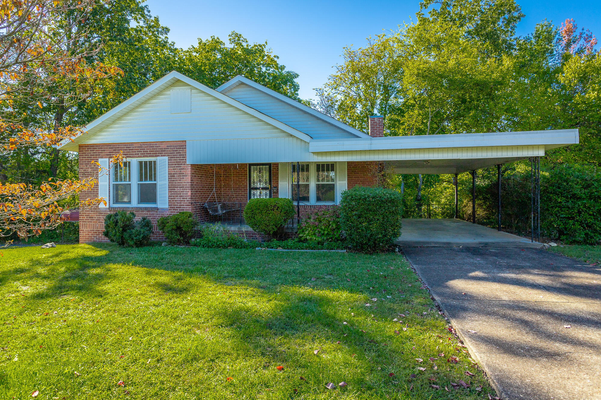 1043 Wynnwood Road Chattanooga, TN 37412 - Photo 1 of 27 Front Yard
