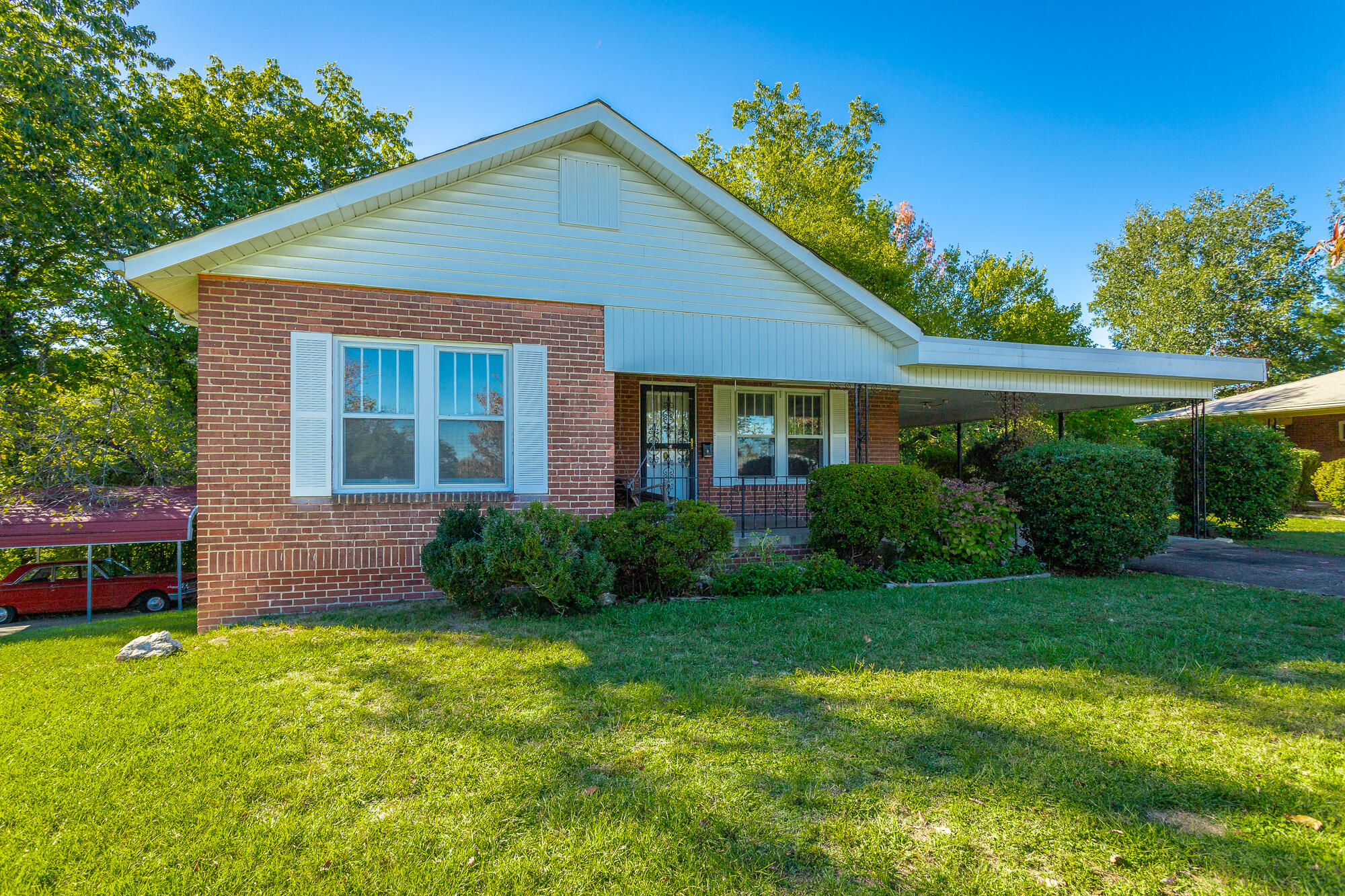 1043 Wynnwood Road Chattanooga, TN 37412 - Photo 22 of 27 Front
