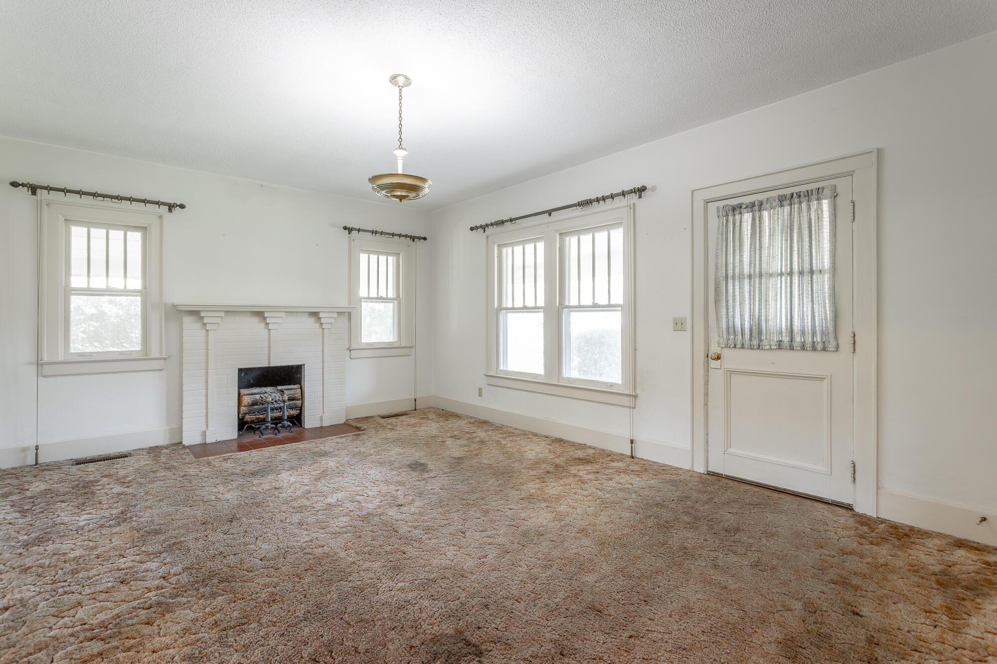 1043 Wynnwood Road Chattanooga, TN 37412 - Photo 3 of 27 Living Room