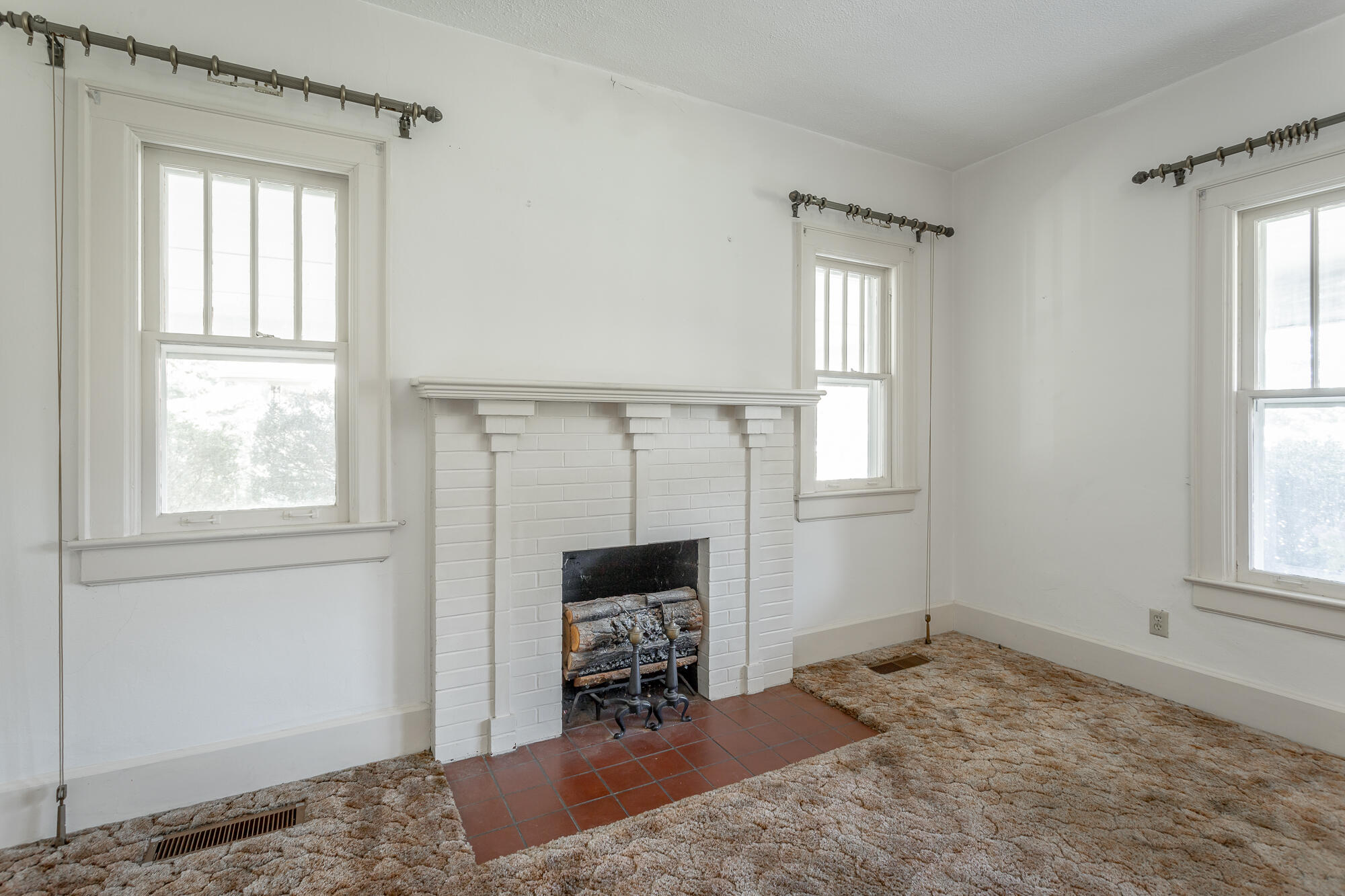 1043 Wynnwood Road Chattanooga, TN 37412 - Photo 4 of 27 Fireplace
