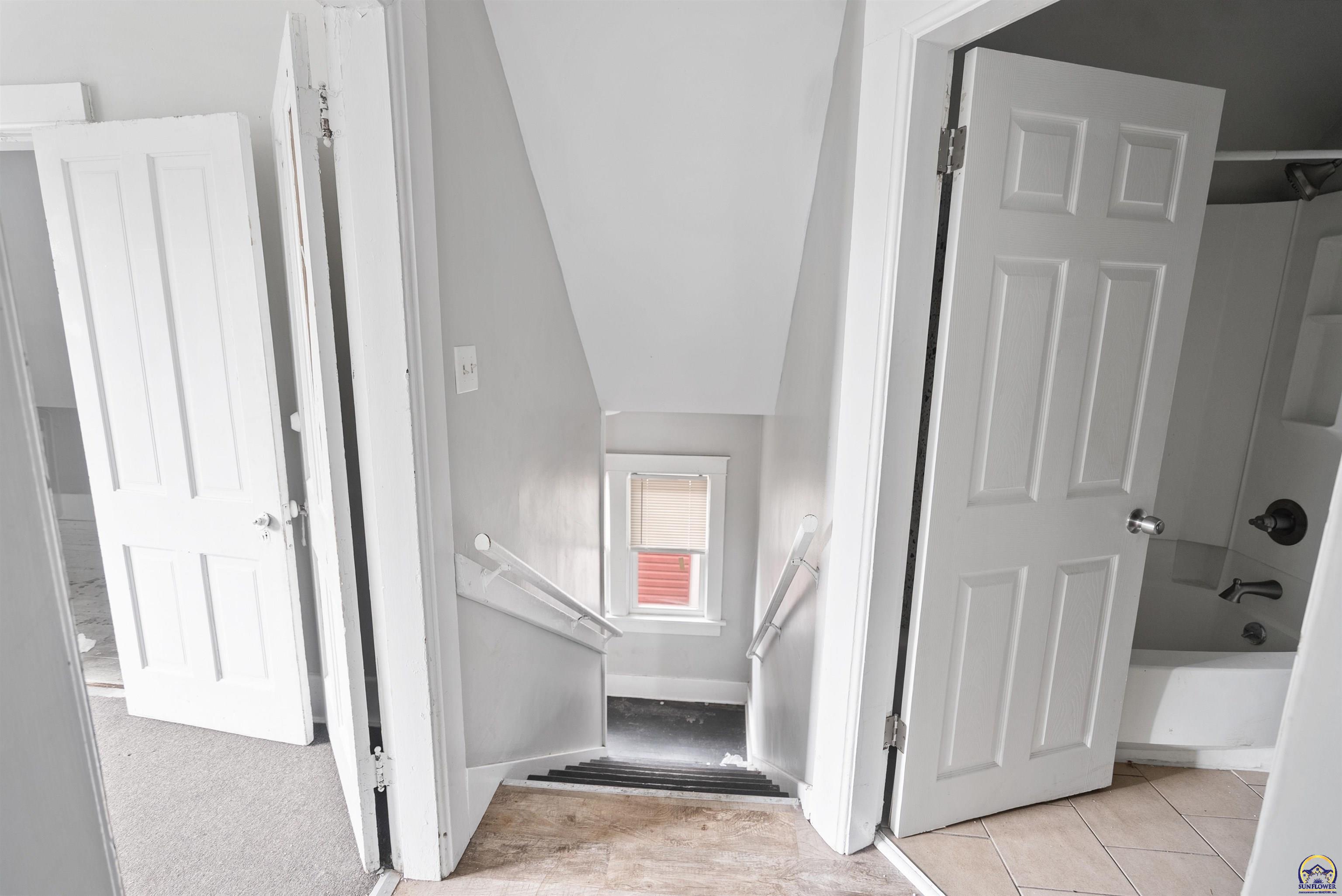 518 Southwest Lane Street Topeka, KS 66606 - Photo 29 of 56
