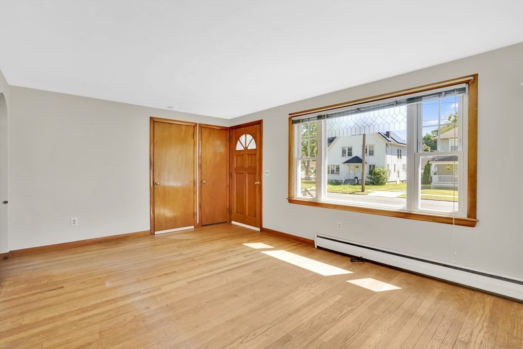 267 Connecticut Avenue Springfield, MA 01104 - Photo 9 of 41