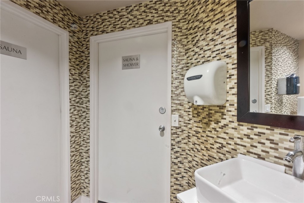 620 South Gramercy Place, Unit 412 Los Angeles, CA 90010 - Photo 33 of 41 a bathroom with a bathtub and shower