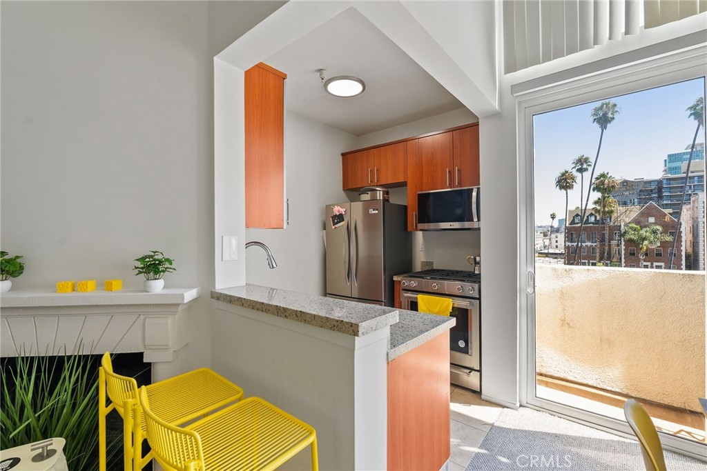 620 South Gramercy Place, Unit 412 Los Angeles, CA 90010 - Photo 6 of 41
