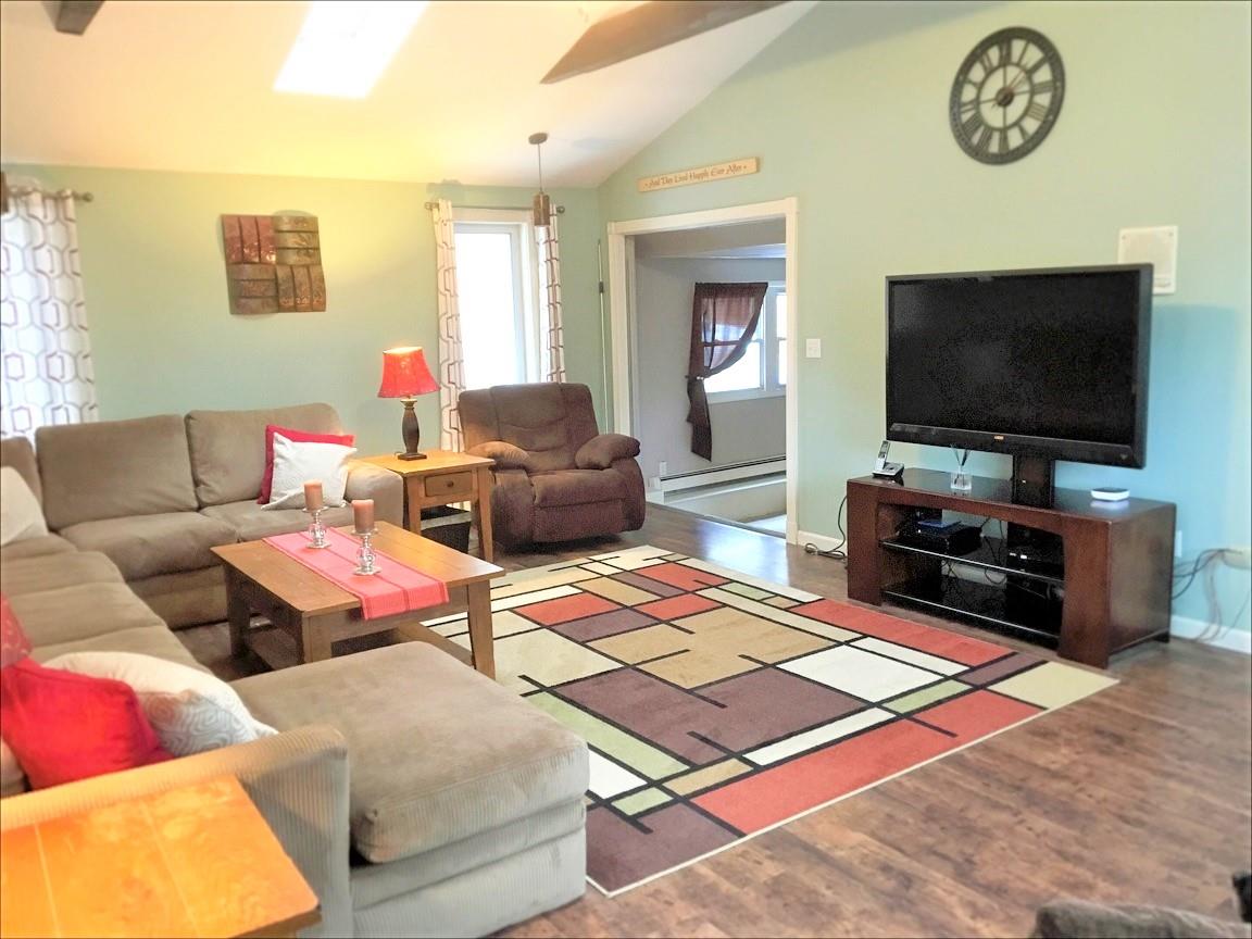 41 Gowing Road Hudson, NH 03051 - Photo 3 of 31