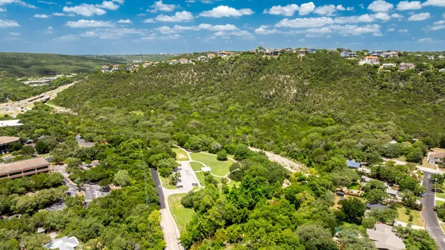 a view of a tennis court