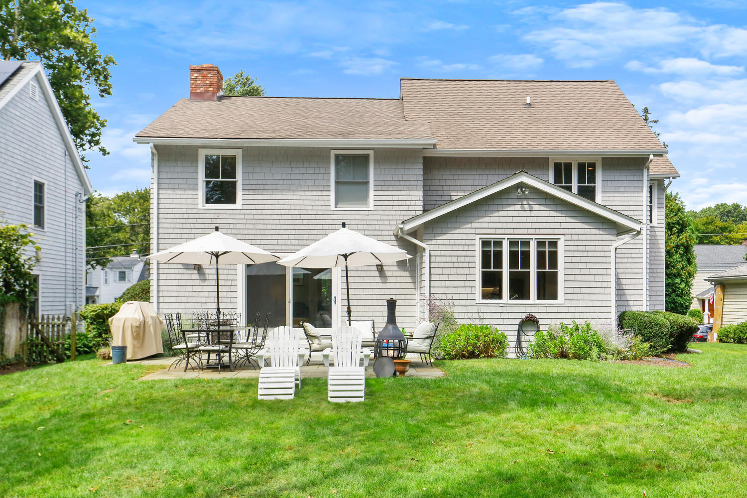 12 Ridgewood Road Rowayton, CT 06853 - Photo 33 of 35 a front view of house with yard and green space