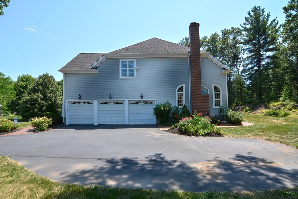 46 Silver Fox Road Franklin, MA 02038 - Photo 3 of 38 Gallery Image 3