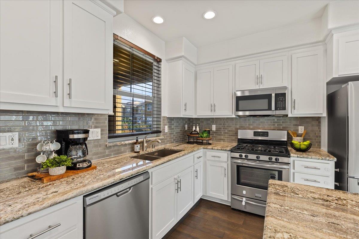 5669 Coffeeberry Road Newark, CA 94560 - Photo 17 of 39 Gallery Image 17