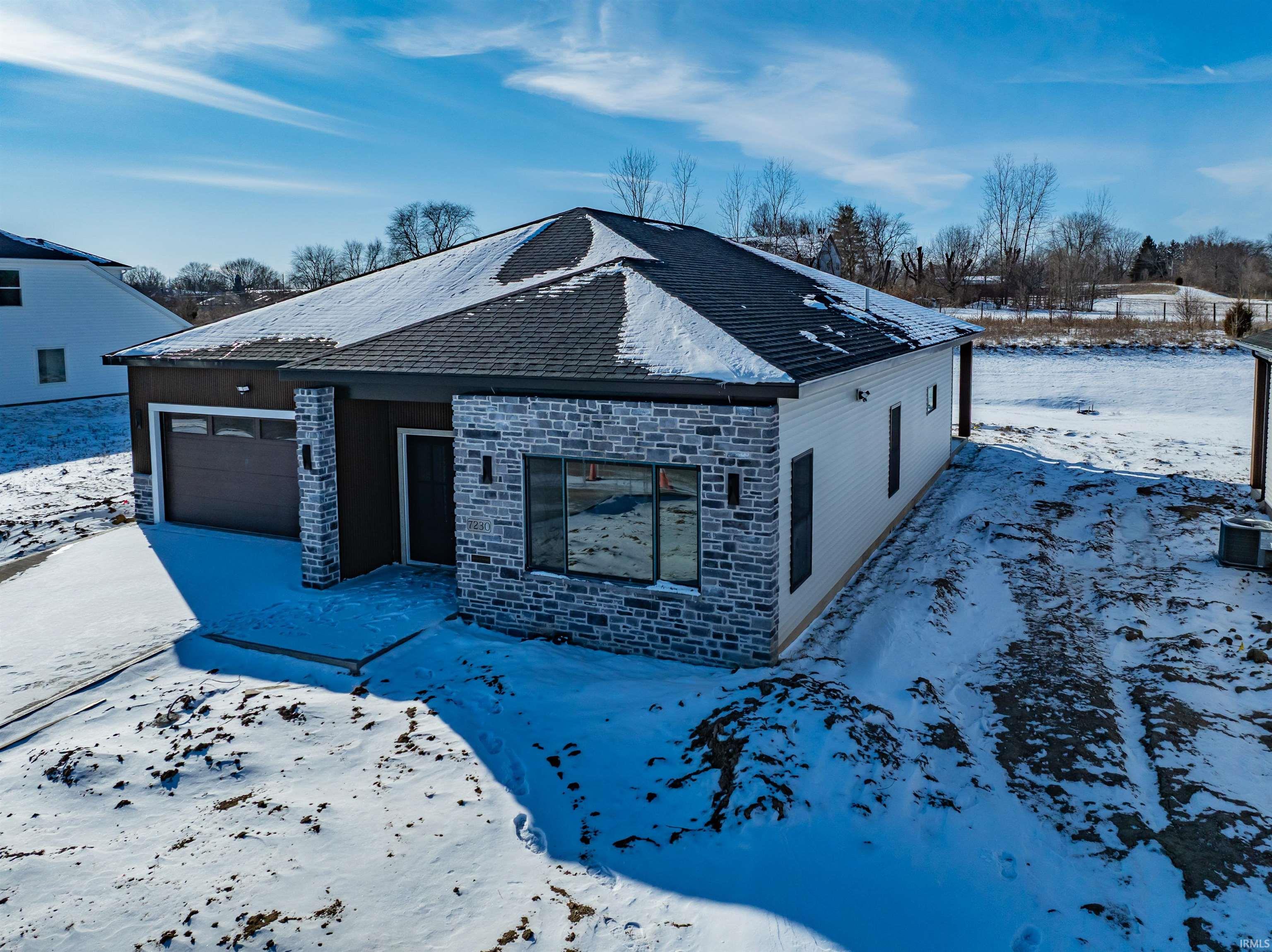 7230 Starks Boulevard Fort Wayne, IN 46816 - Photo 2 of 28