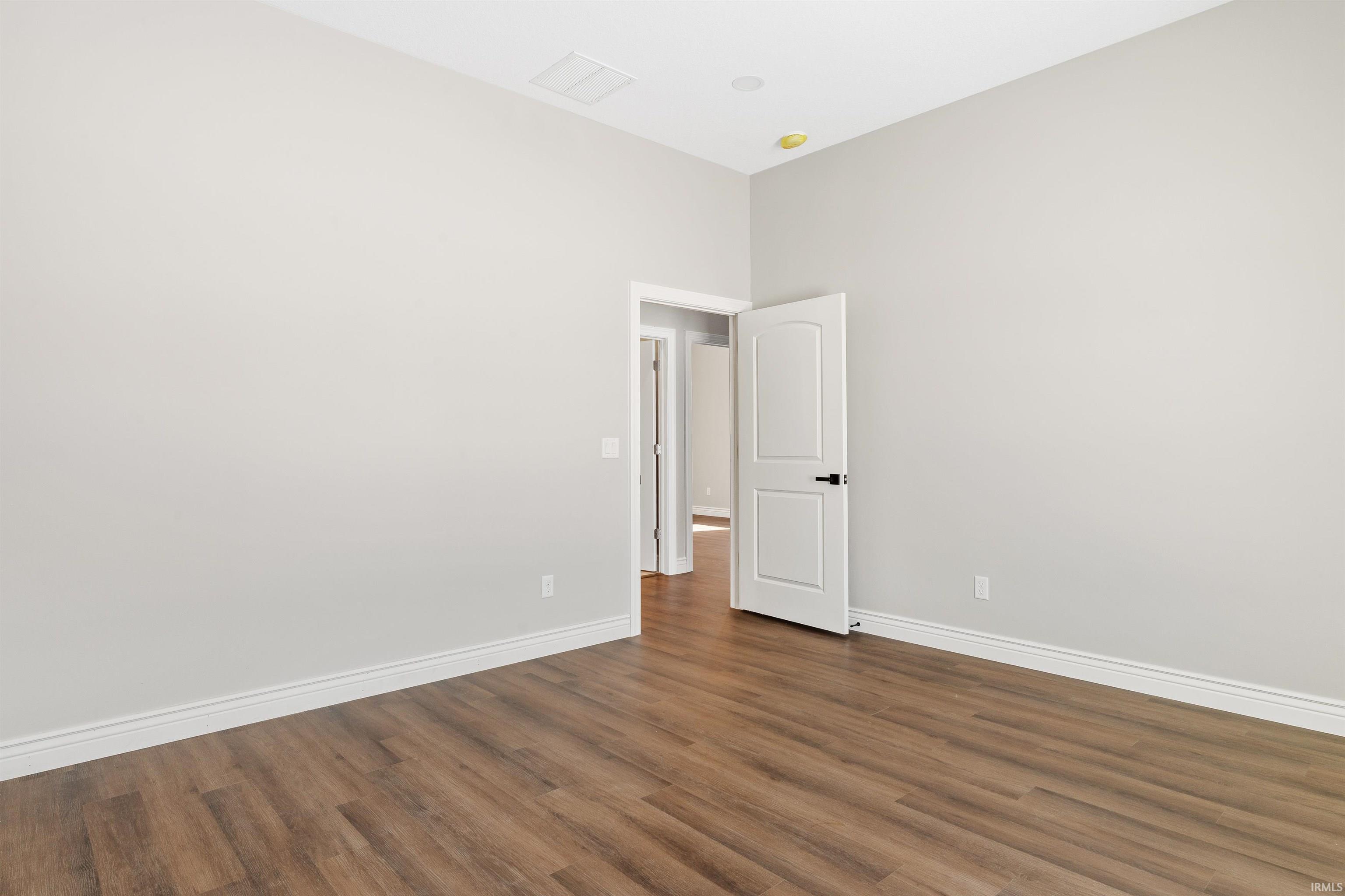 7230 Starks Boulevard Fort Wayne, IN 46816 - Photo 9 of 28