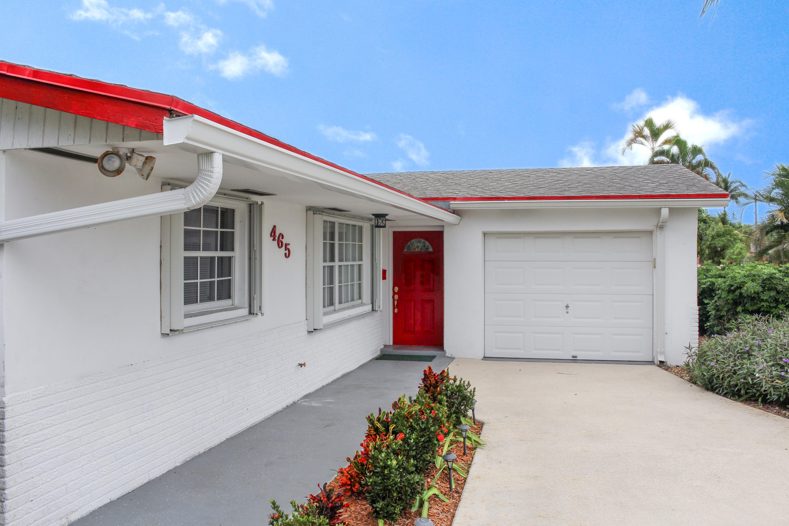 465 Gulfstream Road Palm Springs, FL 33461 - Photo 3 of 28 Palm Springs Entry