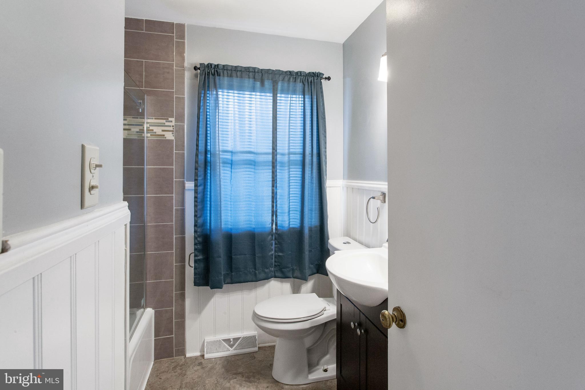 12010 Itnyre Road Smithsburg, MD 21783 - Photo 11 of 32 Updated Main Bath
