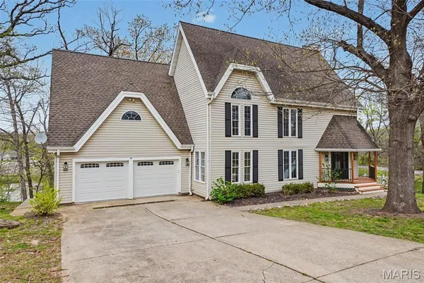 $699,000 | 3 Oak Bluff Drive, Lake St. Louis, MO 63367